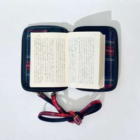 ※秋冬限定商品【文庫判】 読むしかできないブックショルダー（チェック）