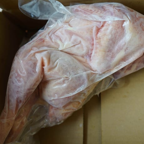 国産飼料100％で育った親鶏の丸鶏1羽分