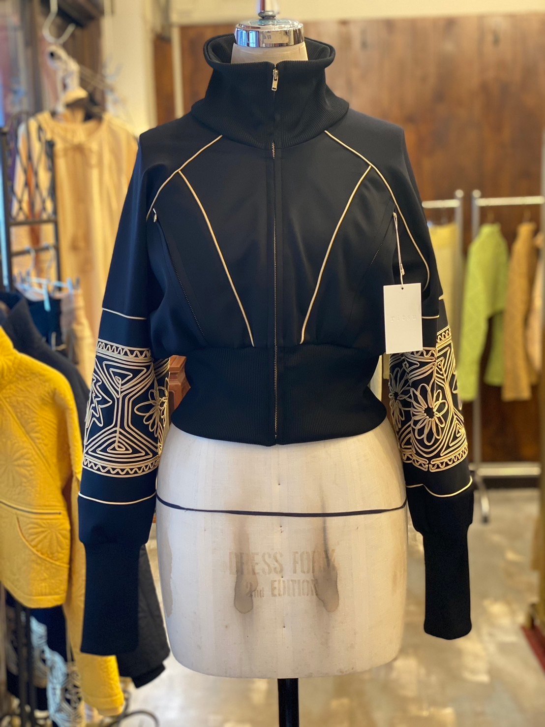 【カケル】ritsu KIKU クロップドトラックスーツ　セットアップ ritsu 】KIKUクロップドトラックスーツ | 木宮商店 -蔵前-