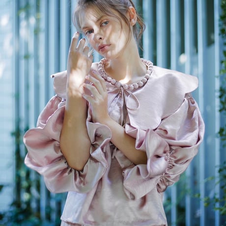 【 natsumi osawa 】 satin pearl scalloped blouse (ブラウス)