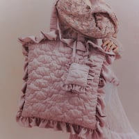 【 ritsu 予約 】Sazanka quilted satin pillow bag -2026年9月～11月発送予定-