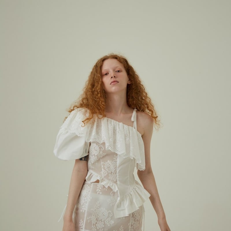 Kanako Tamura 】Side ribbon lace apron (ミニスカート 