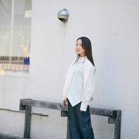 【 jesh 予約】 Metal button pleated blouse / Ecru -2026年9月～11月発送予定-