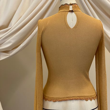 【 ritsu 予約 】Beer bottle button lamé knit turtleneck -2026年9月～11月発送予定-