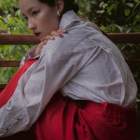 【 jesh 予約】 Metal button pleated blouse / Light gray -2026年9月～11月発送予定-