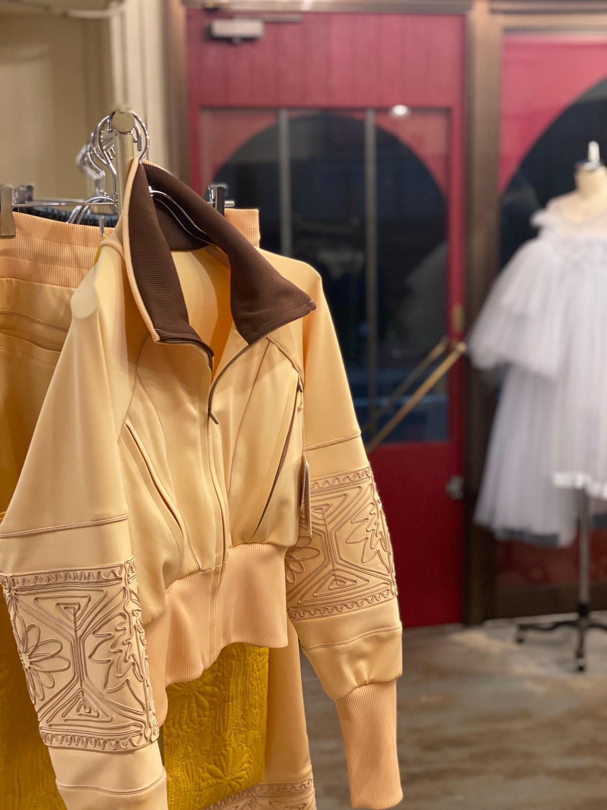 【カケル】ritsu KIKU クロップドトラックスーツ　セットアップ ritsu 】KIKUクロップドトラックスーツ | 木宮商店 -蔵前-