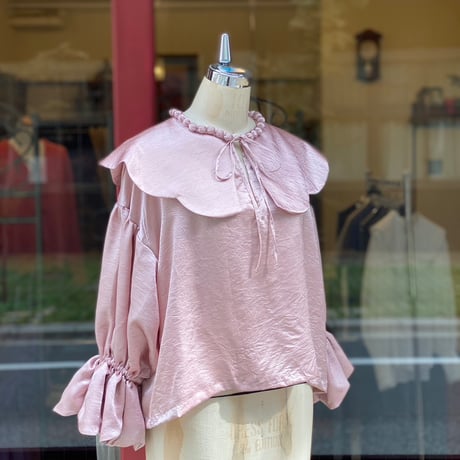 【 natsumi osawa 】 satin pearl scalloped blouse (ブラウス)