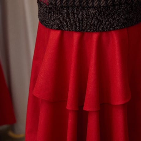 【 jesh 予約】 Back ruffle skirt (スカート) / Red