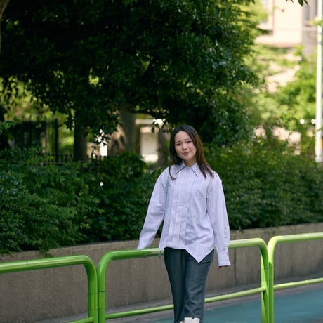 【 jesh 予約】 Metal button pleated blouse / Light gray -2026年9月～11月発送予定-