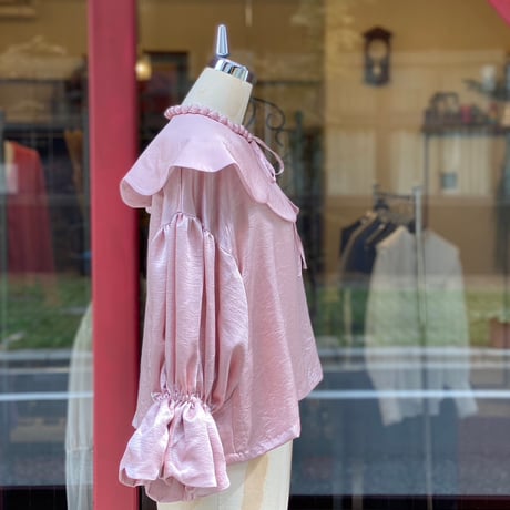 【 natsumi osawa 】 satin pearl scalloped blouse (ブラウス)