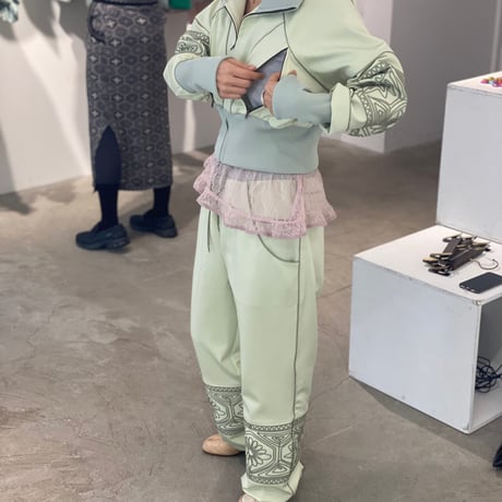 【 ritsu 予約 】KIKU embroidered wide-leg track pants -2026年9月～11月発送予定-