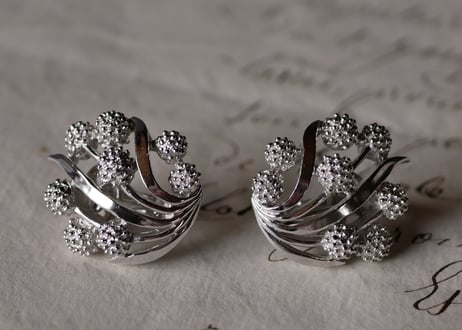 Mimosa, Trifari earring