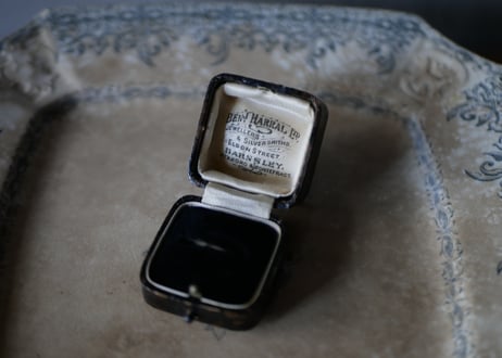 アンティーク雑貨 mama ☝︎ Industrial LampとAfrican Round Tray ・ WONDER STORE