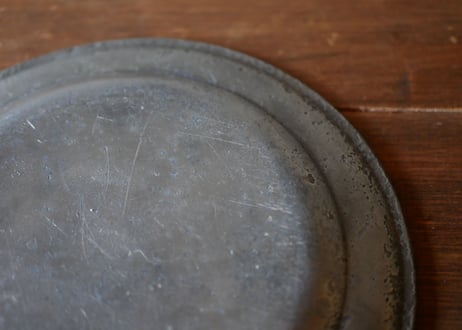 B pewter plate