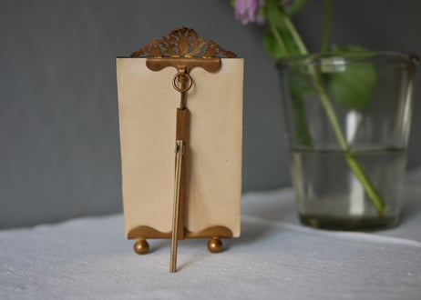 #5 enamel Photo stand