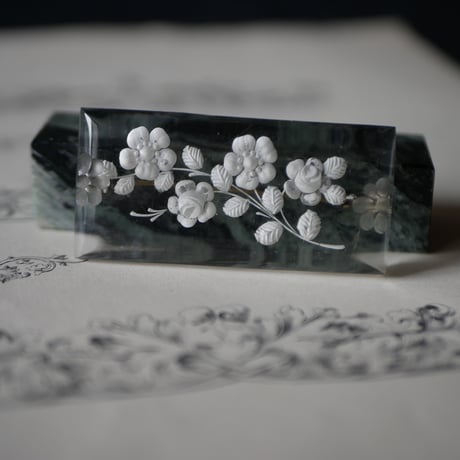 ルーサイトブローチ | STORES