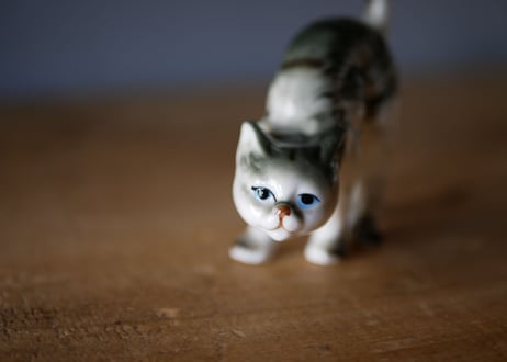 ダークグリーン　陶器の猫　フランスヴィンテージ　ブロカント