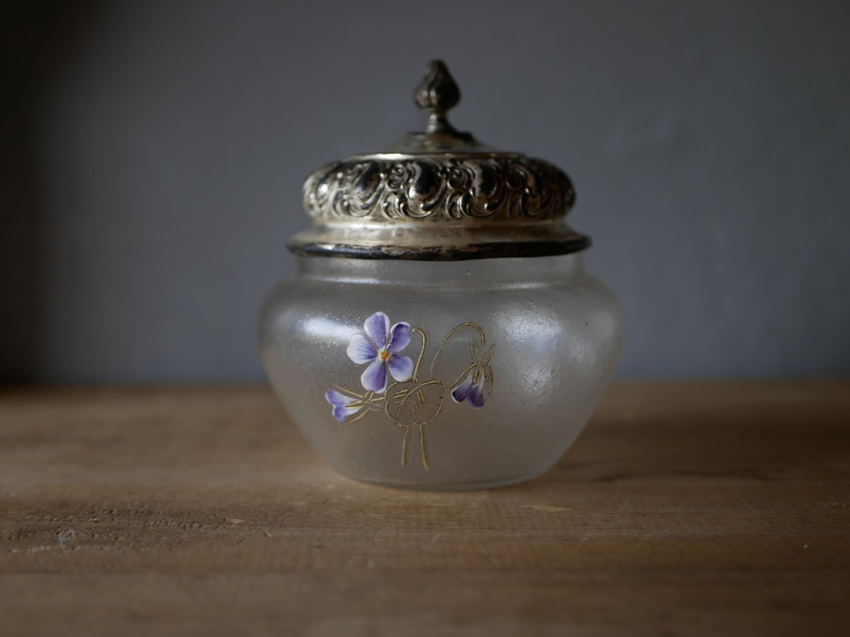 すみれのボンボニエール フランスアンティーク アンティークのある