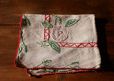 フランスアンティーク　手仕事　バラの手刺繍　クロス　ドイリー