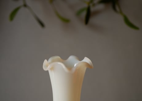 オパリンガラス　フラワーベース　BLANC　フランスヴィンテージ　ブロカント