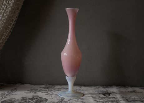 オパリンガラス　フラワーベース　ピンク　フランスヴィンテージ　ブロカント