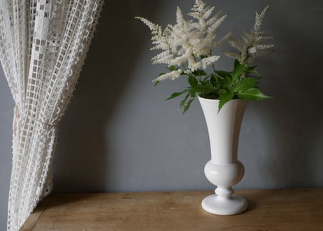 白いフラワーベース　フランスヴィンテージ　ブロカントのある暮らし　花器