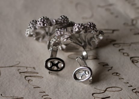 Mimosa, Trifari earring