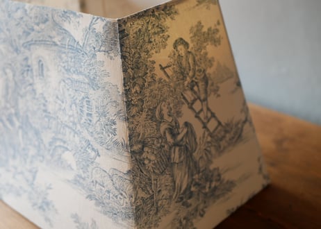 Toile de jouy, Lampshade