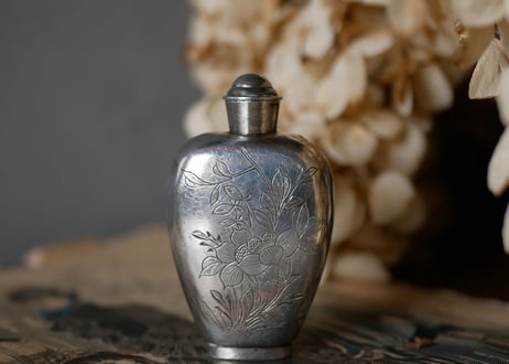 Perfume bottle,  chinoiserie