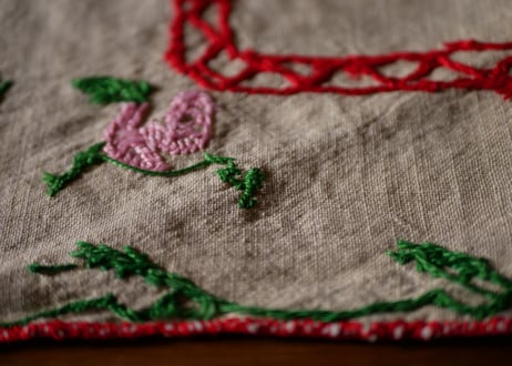 フランスアンティーク　手仕事　バラの手刺繍　クロス　ドイリー