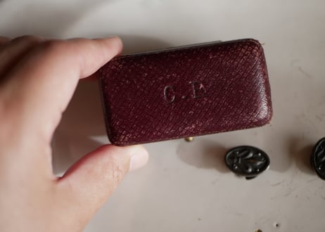フルールドリス　カフスボタン　フランスアンティーク　アンティークファッション