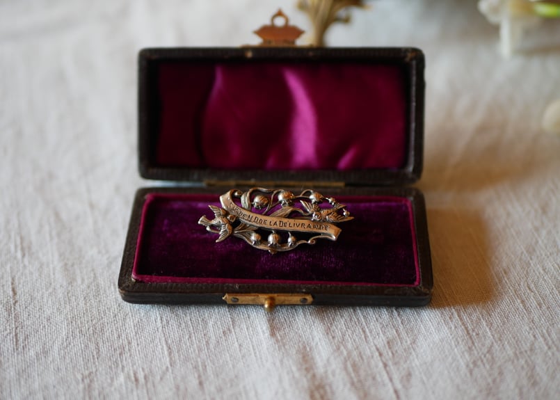 燕と鈴蘭のブローチ フランスアンティーク ツバメ すずらん | mamantique