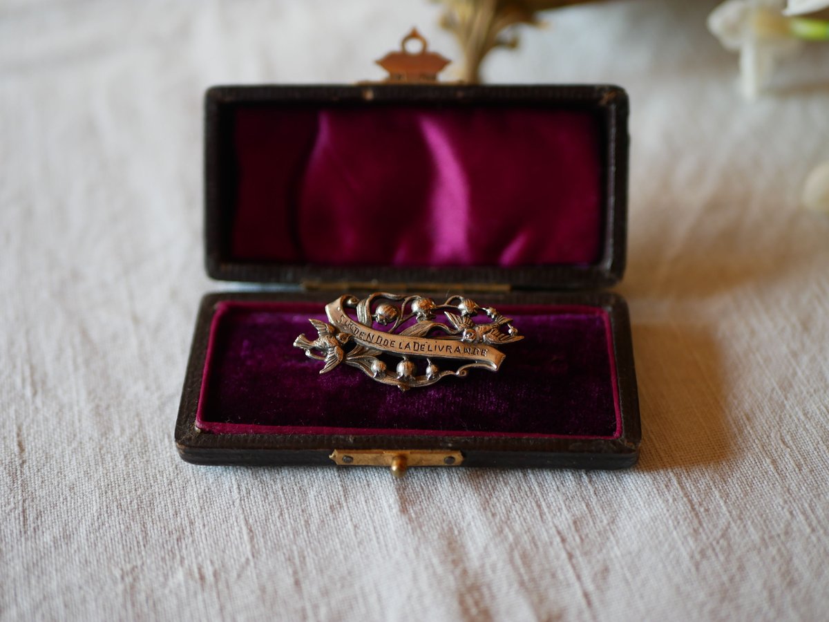 燕と鈴蘭のブローチ フランスアンティーク ツバメ すずらん | mamantique