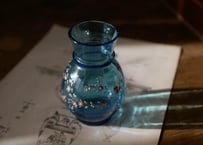 ブルーガラスの器　小花柄　エナメル絵付け　エマイユ　フランスアンティーク　アンティークのある暮らし