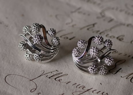 Mimosa, Trifari earring