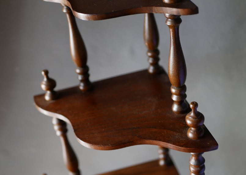 アンティーク棚 シェルフ フランス ブルターニュ地方 ブロカントのある