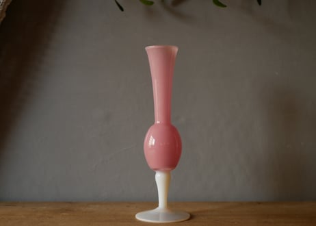 オパリンガラス　フラワーベース　PINK　フランスヴィンテージ　ブロカント