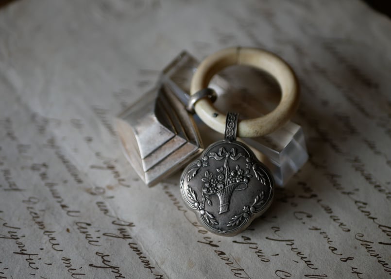 フランス　シルバーボトル　アールヌーボー　純銀 フランスシルバーガラスボトルアール・ヌーボーシルバー950純銀香水瓶