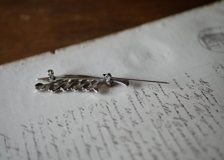muguet brooch