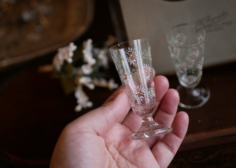 リキュールグラス　花模様　フランスアンティーク　アンティークのある暮らし