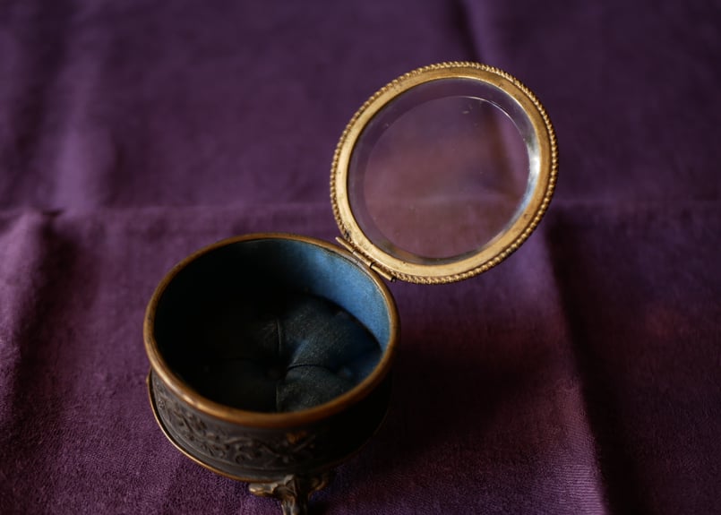 丸い形 面取りガラスのジュエリーボックス フランスアンティーク