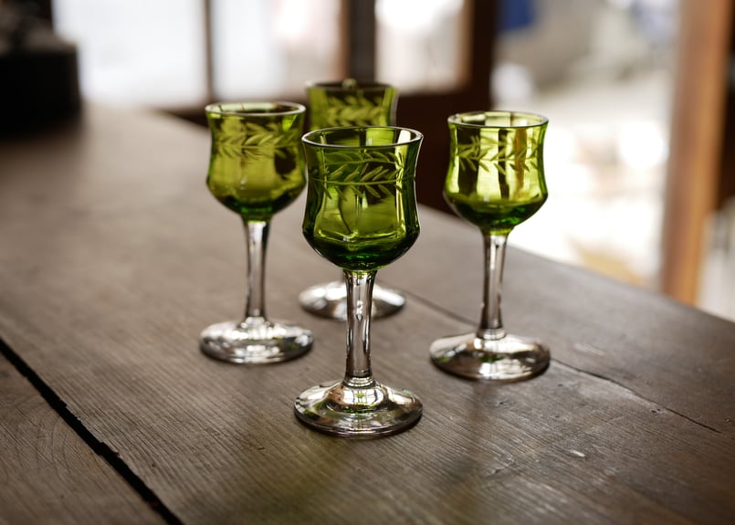 フランスアンティーク　リキュールセット　美しいグラスとデキャンタ リキュールグラスとデキャンタセット グリーン フランスアンティーク