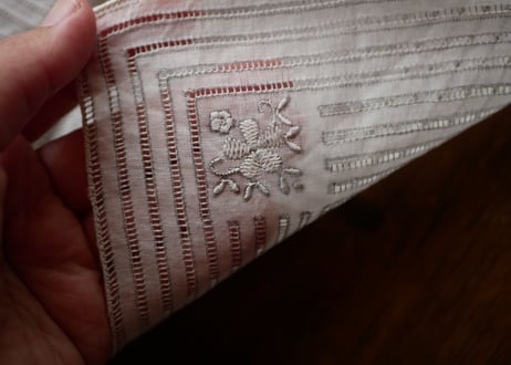 素敵な手刺繍　ハンカチ　フランスアンティーク　アンティークのある暮らし