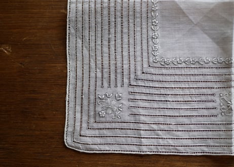 素敵な手刺繍　ハンカチ　フランスアンティーク　アンティークのある暮らし