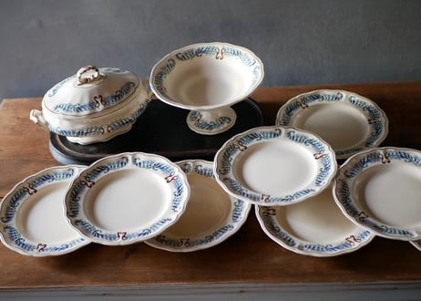 Plate, Longchamp