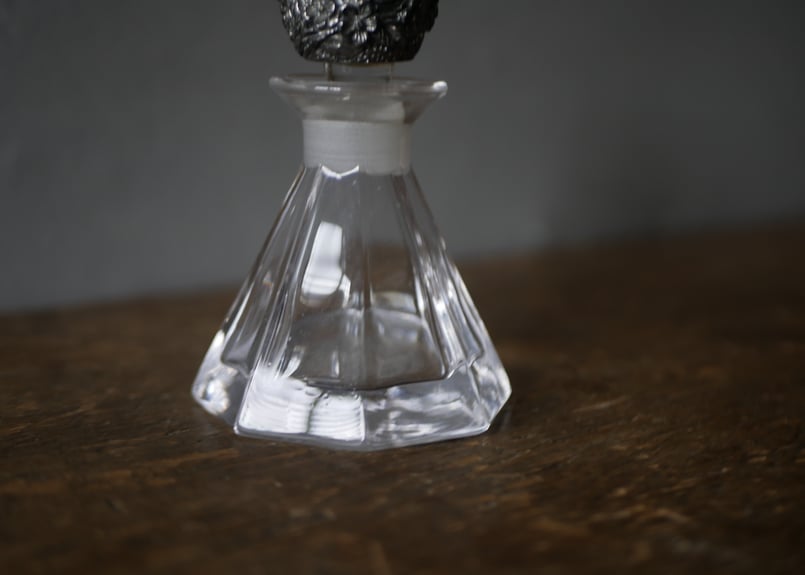 パフュームボトル 香水瓶 フランスブロカント アンティークのある