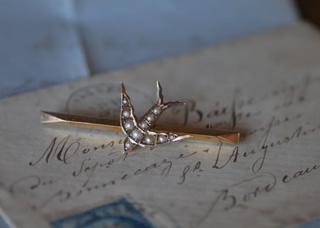 9K swallow brooch