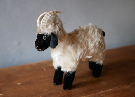 シュタイフ　アンティーク　ヤギ　Steiff　”Mountain Sheep Snucki”
