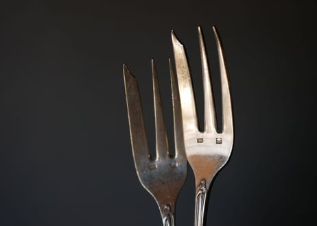 残→1 antique fork with Monogram