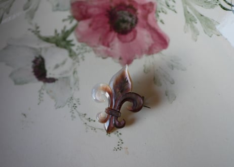 fleur-de-lis　brooch